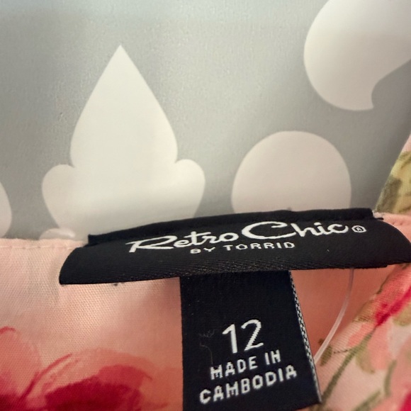 Torrid Retro Chic Flutter Sleeve Poplin Midi Dress - Picture 7 of 9